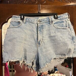 Abercrombie & Fitch Curve Love High Rise 90’s Relaxed Cutoffs